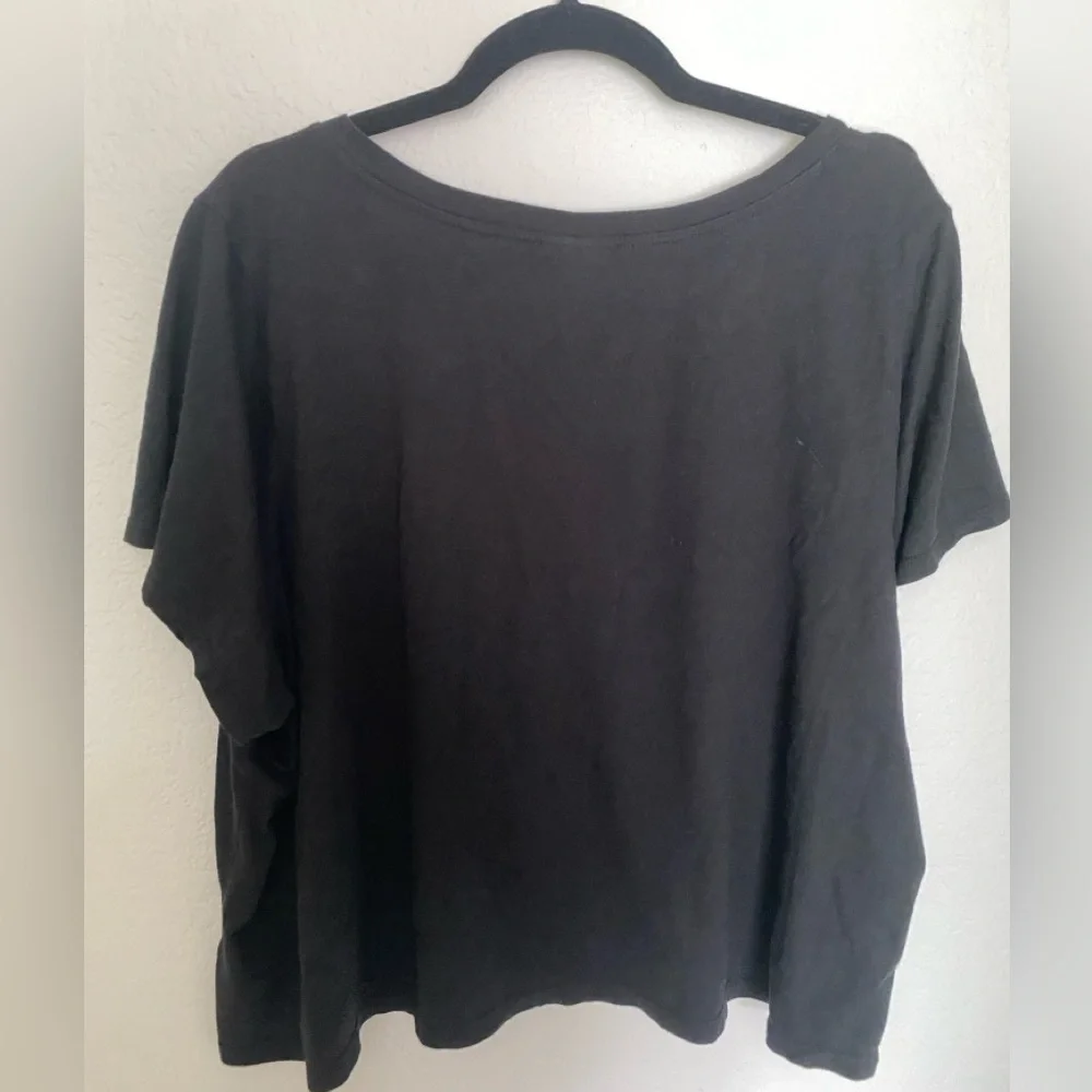 Torrid cropped tee - Picture 3 of 3